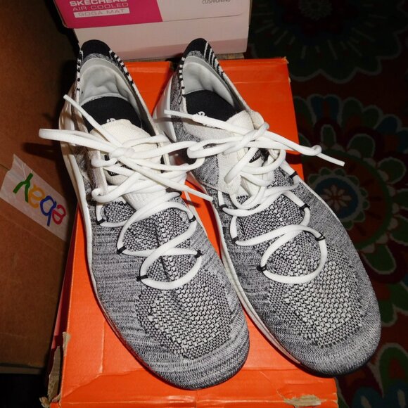 NEW 9.5M LADIES NIKE FREE TR FLYKNIT 3 CARDIO SNEKAERS BLACK WHITE - Picture 1 of 8